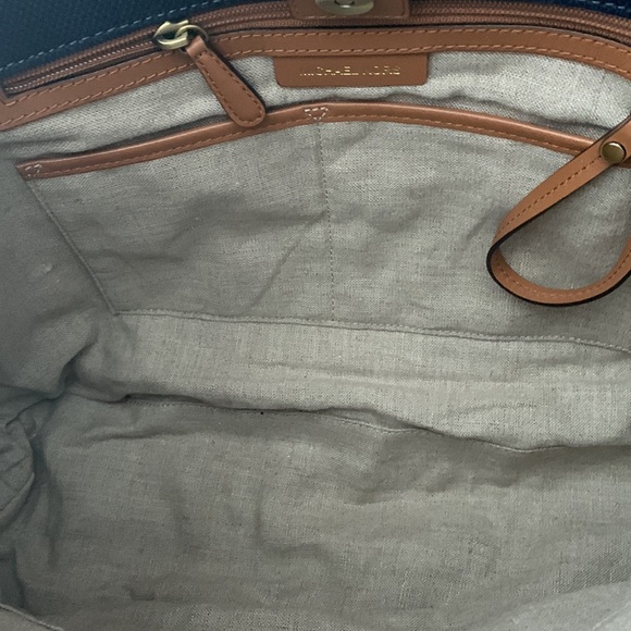 MICHAEL Michael Kors Isla Ring Shoulder Tote - Picture 15 of 16